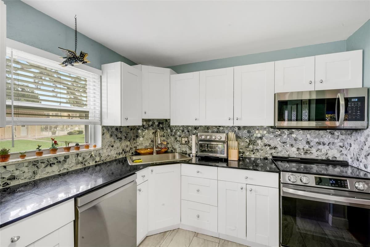 121 ASPEN CIRCLE — photo 19 of 40