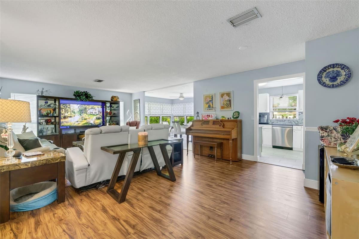 121 ASPEN CIRCLE — photo 9 of 40