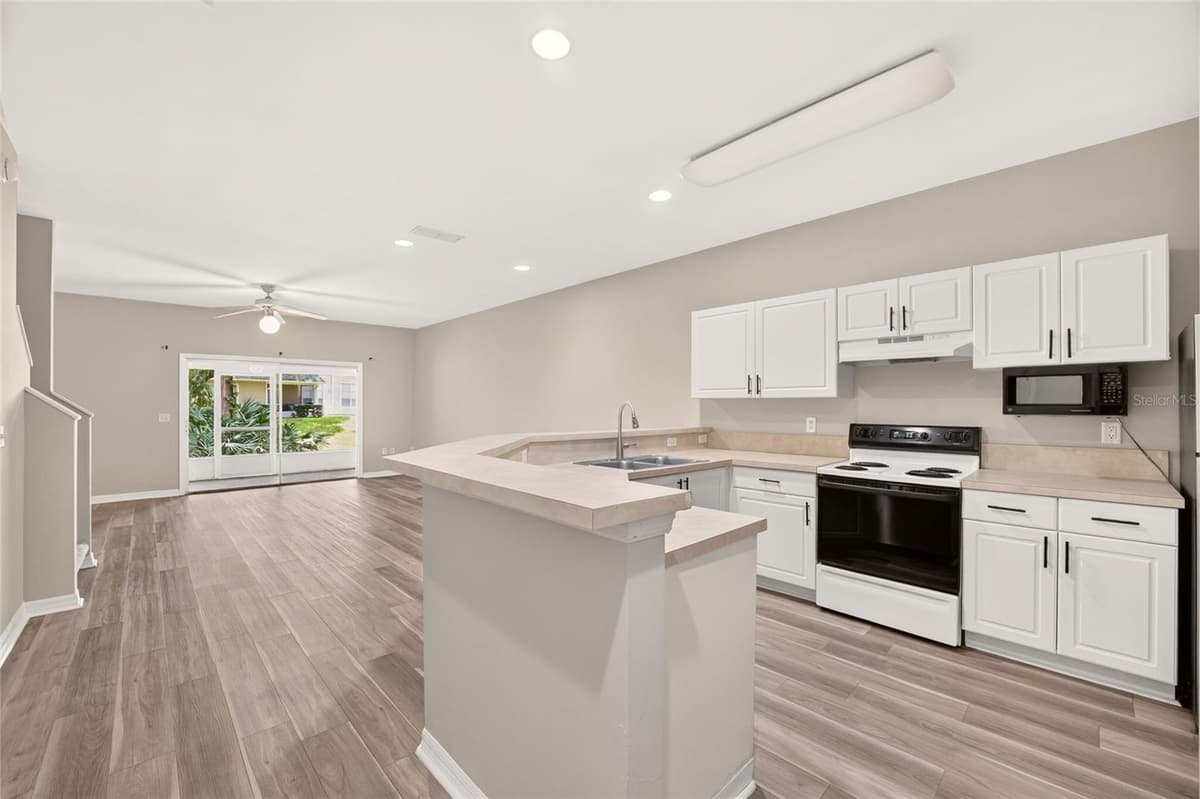 13200 NEWBERRY ROAD — photo 5 of 51
