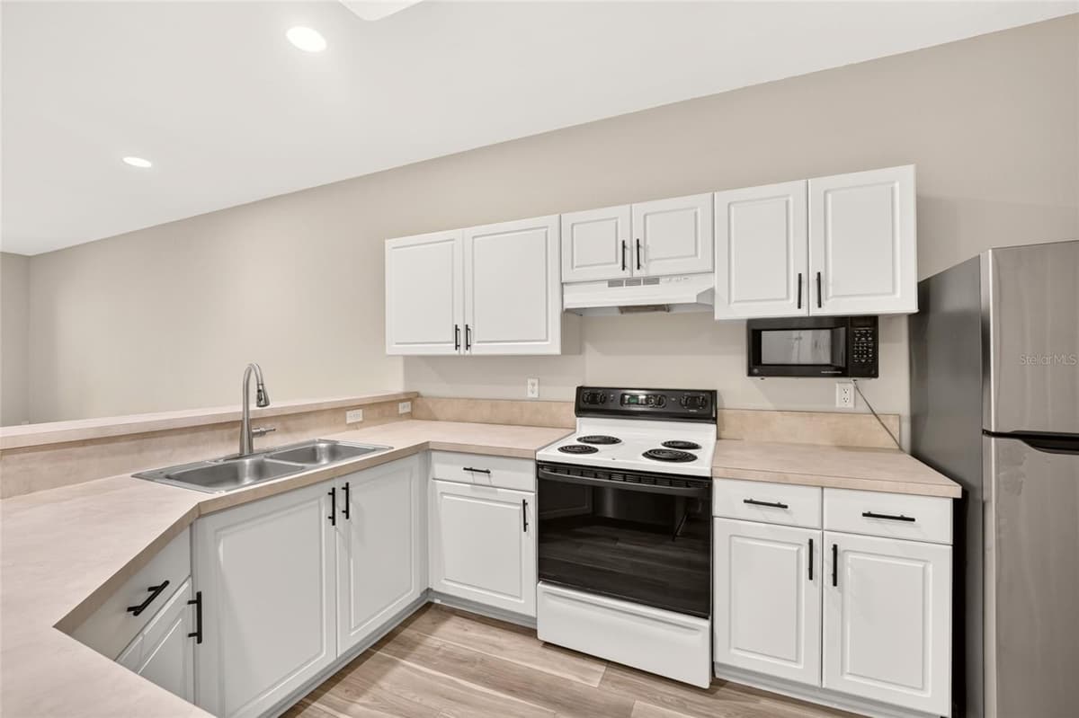 13200 NEWBERRY ROAD — photo 6 of 51