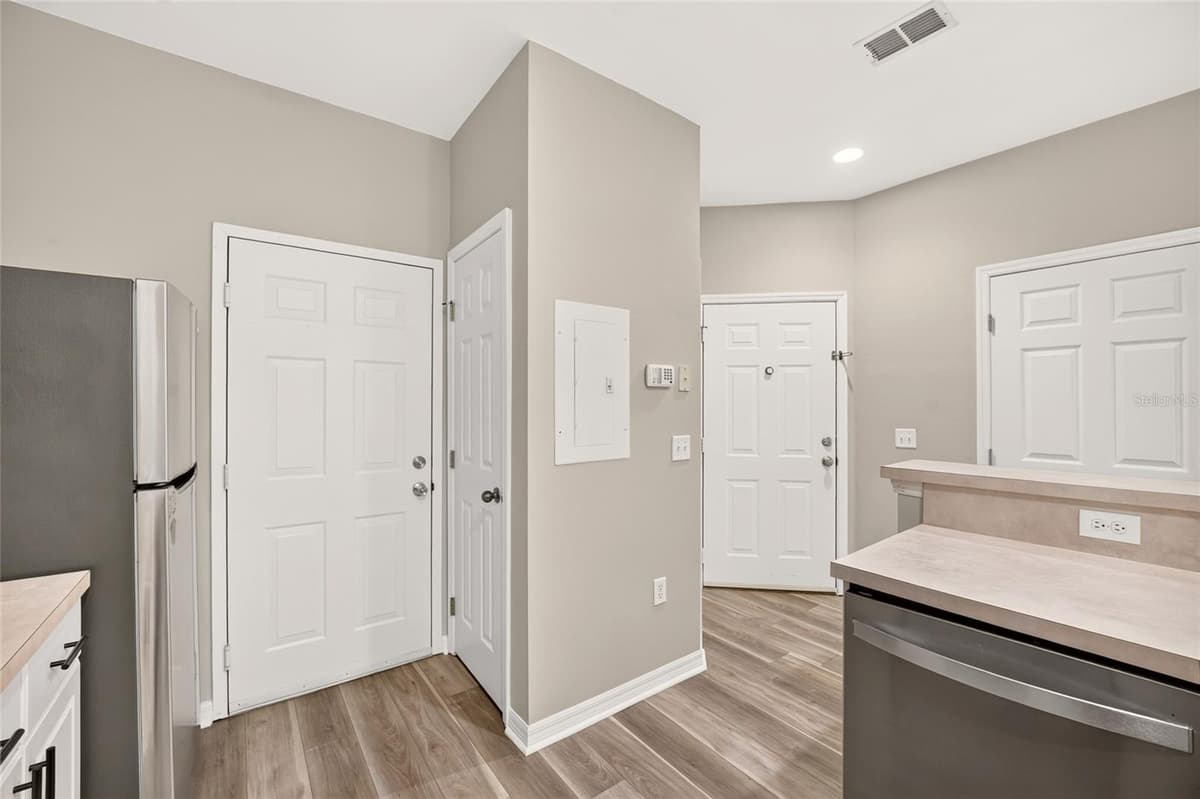 13200 NEWBERRY ROAD — photo 8 of 51