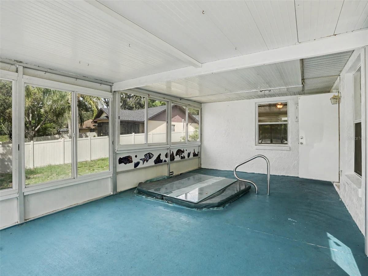 808 CHAMBERLAIN LOOP — photo 4 of 20
