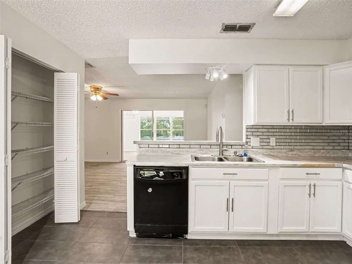 808 CHAMBERLAIN LOOP — photo 9 of 20