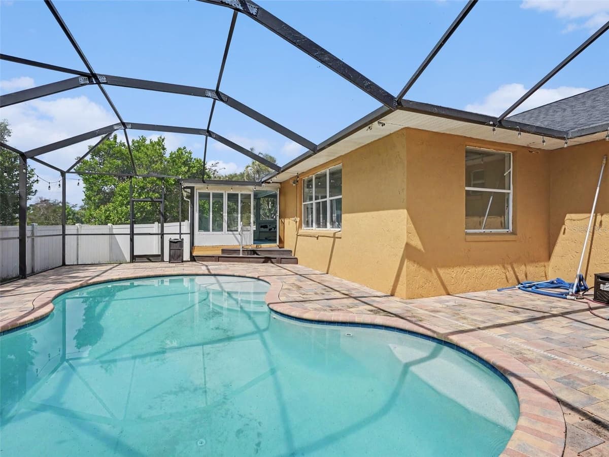 808 CHAMBERLAIN LOOP — photo 2 of 20
