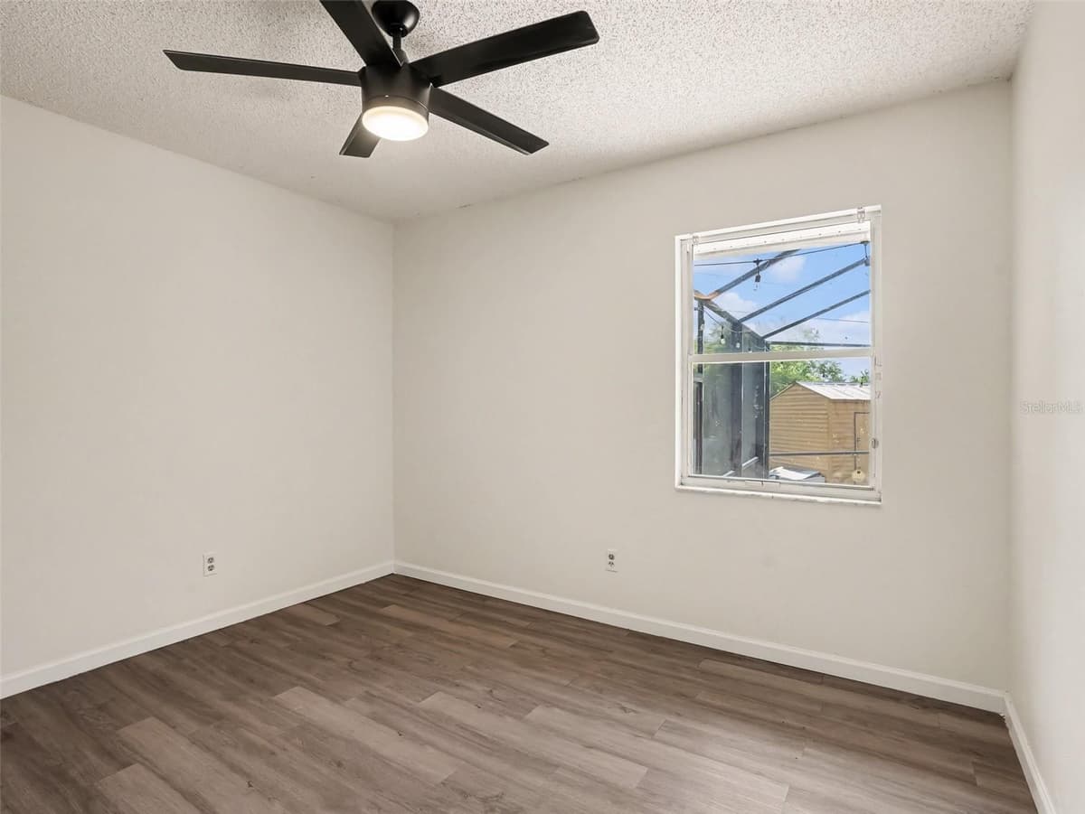 808 CHAMBERLAIN LOOP — photo 17 of 20