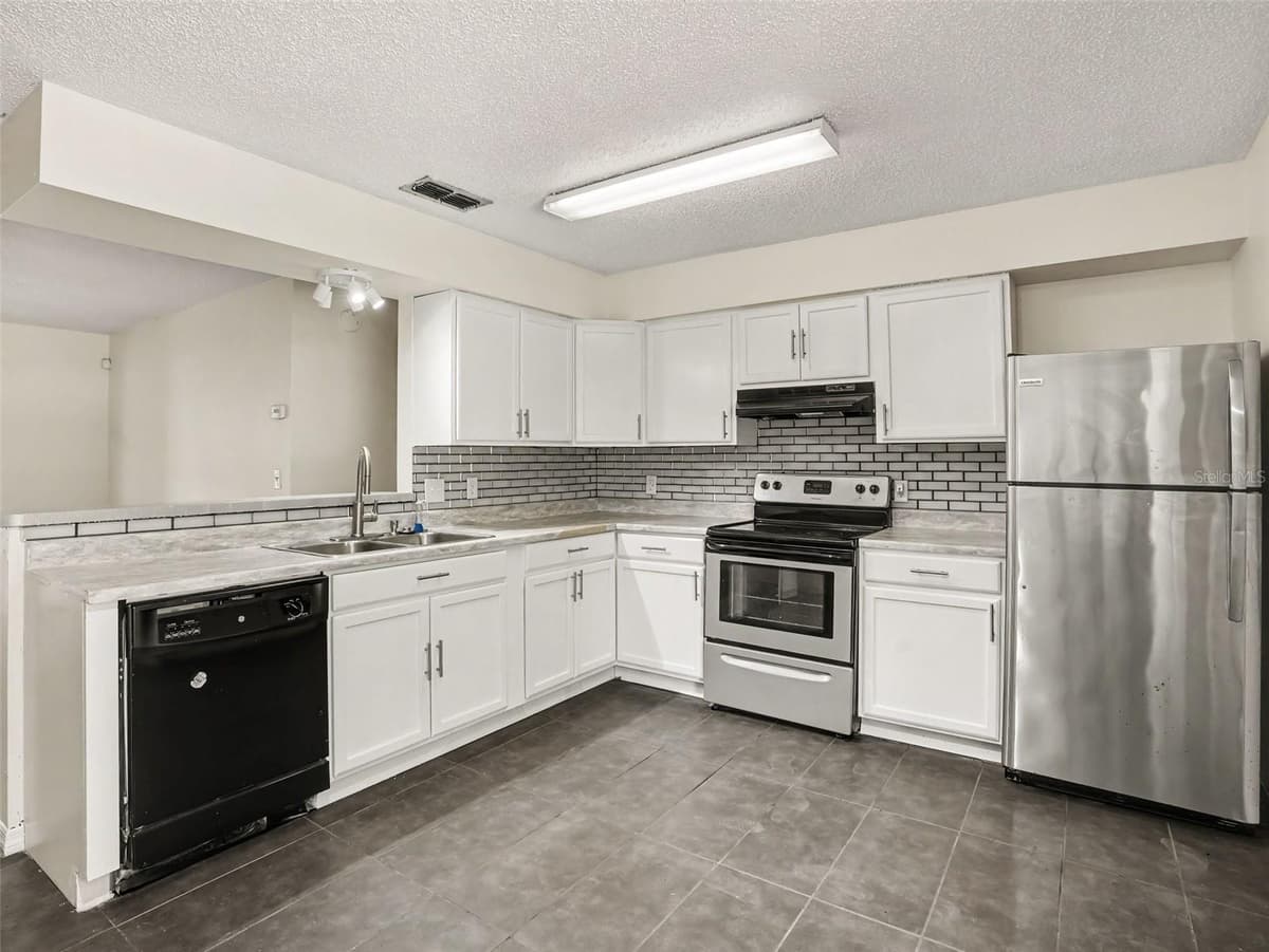 808 CHAMBERLAIN LOOP — photo 8 of 20