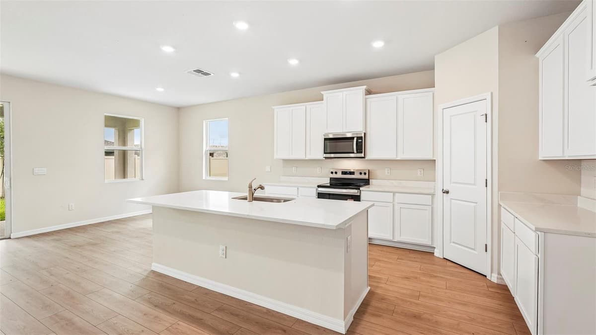 2814 FISHERY COURT — photo 4 of 55