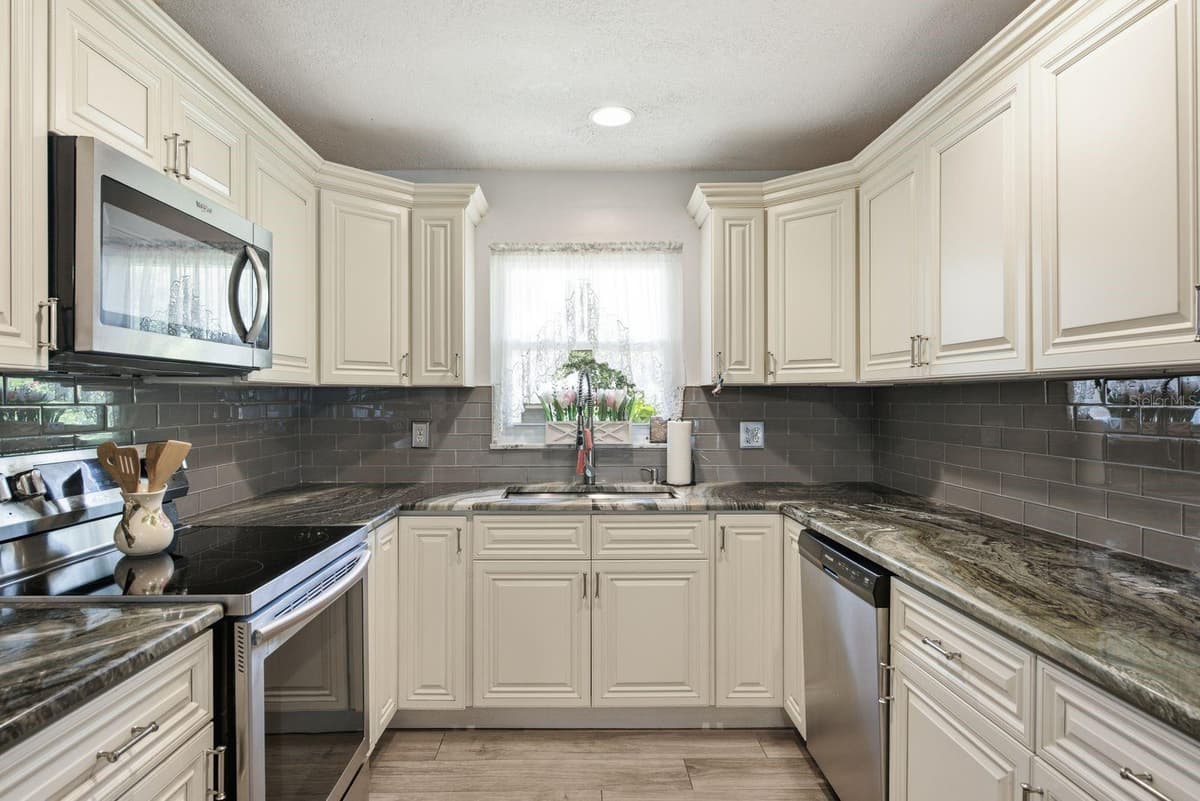 920 LAKE FOREST ROAD — photo 10 of 41