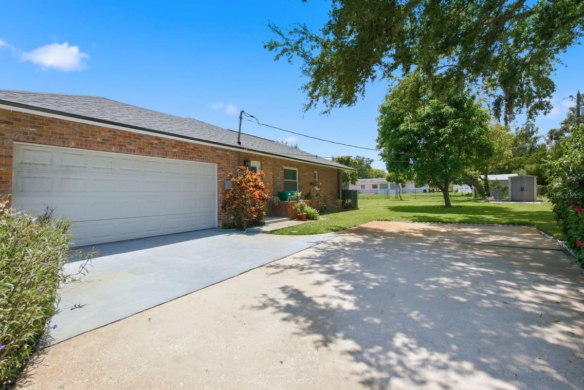 920 LAKE FOREST ROAD — photo 4 of 41