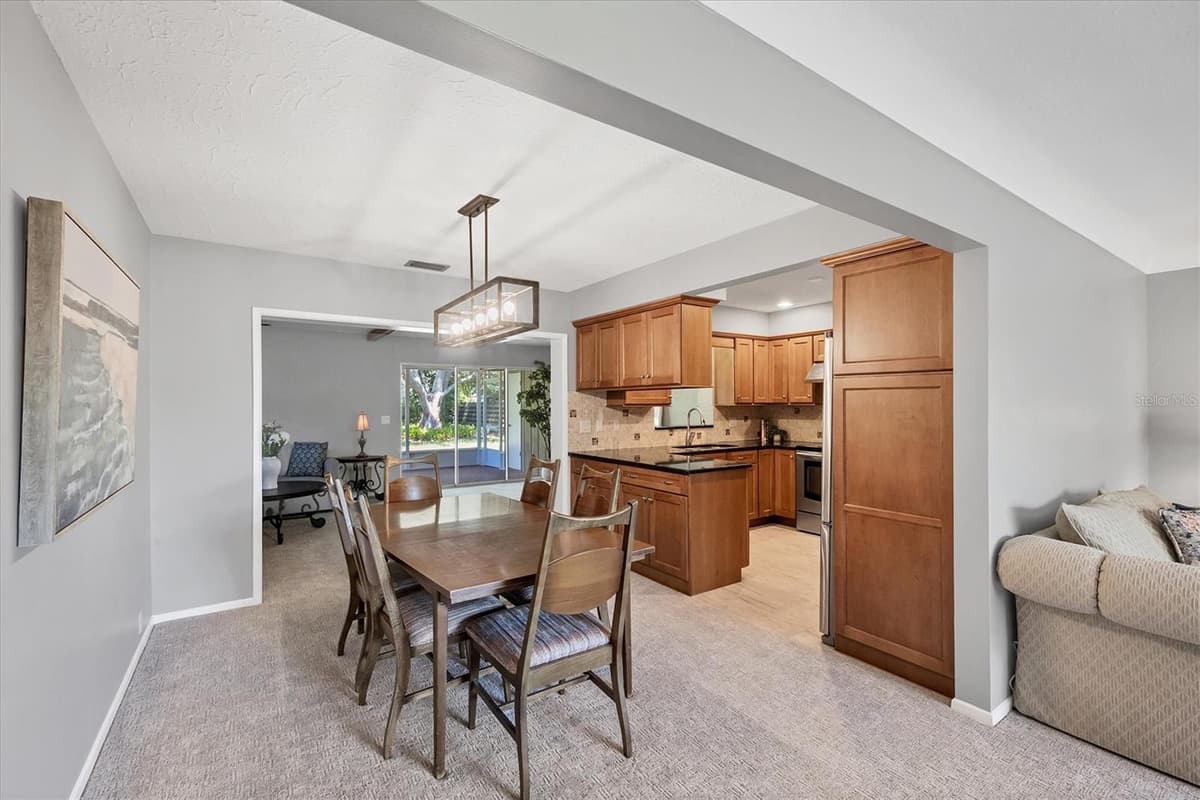 5201 STEVENS DRIVE — photo 11 of 35