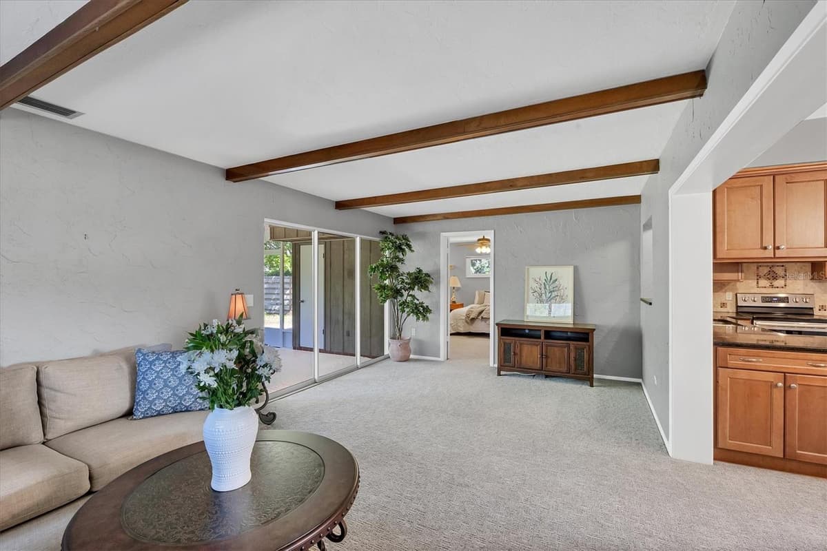 5201 STEVENS DRIVE — photo 16 of 35