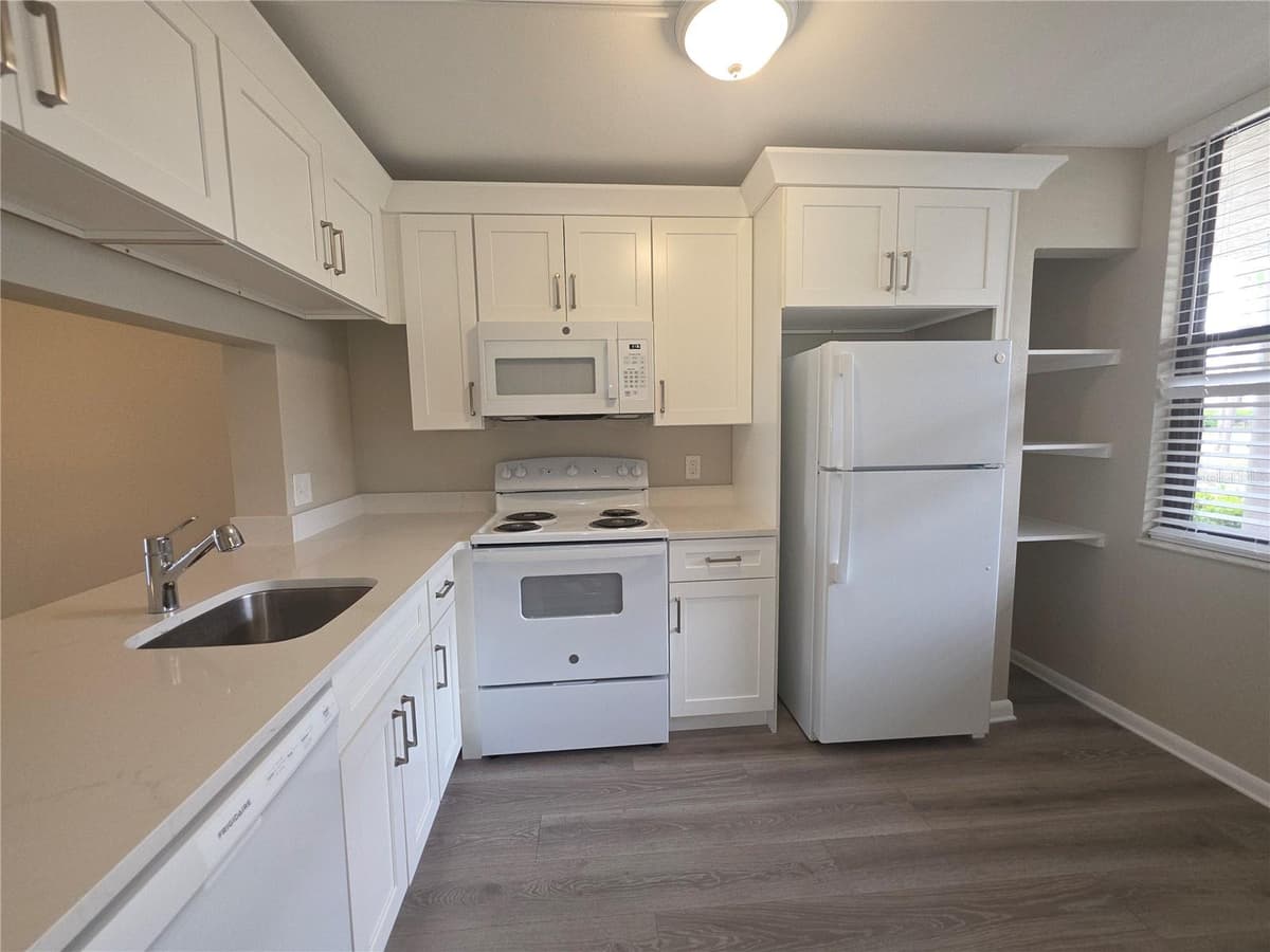 2049 SKIMMER COURT — photo 3 of 24