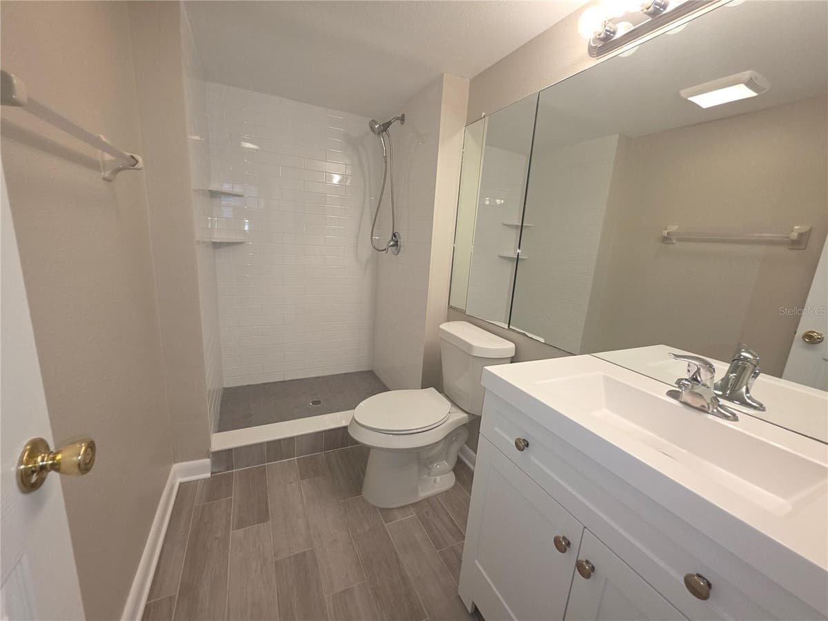 2049 SKIMMER COURT — photo 10 of 24