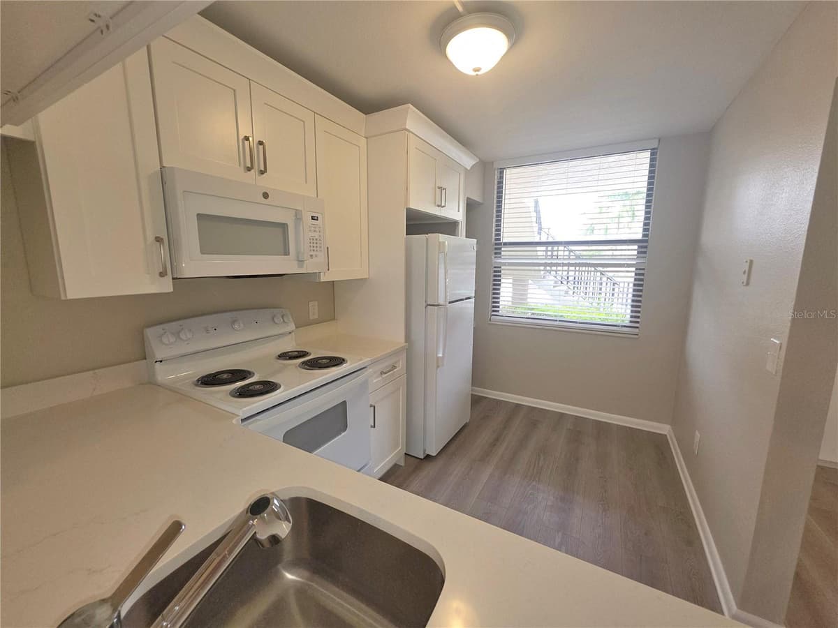 2049 SKIMMER COURT — photo 2 of 24