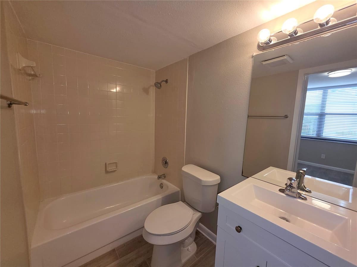 2049 SKIMMER COURT — photo 15 of 24