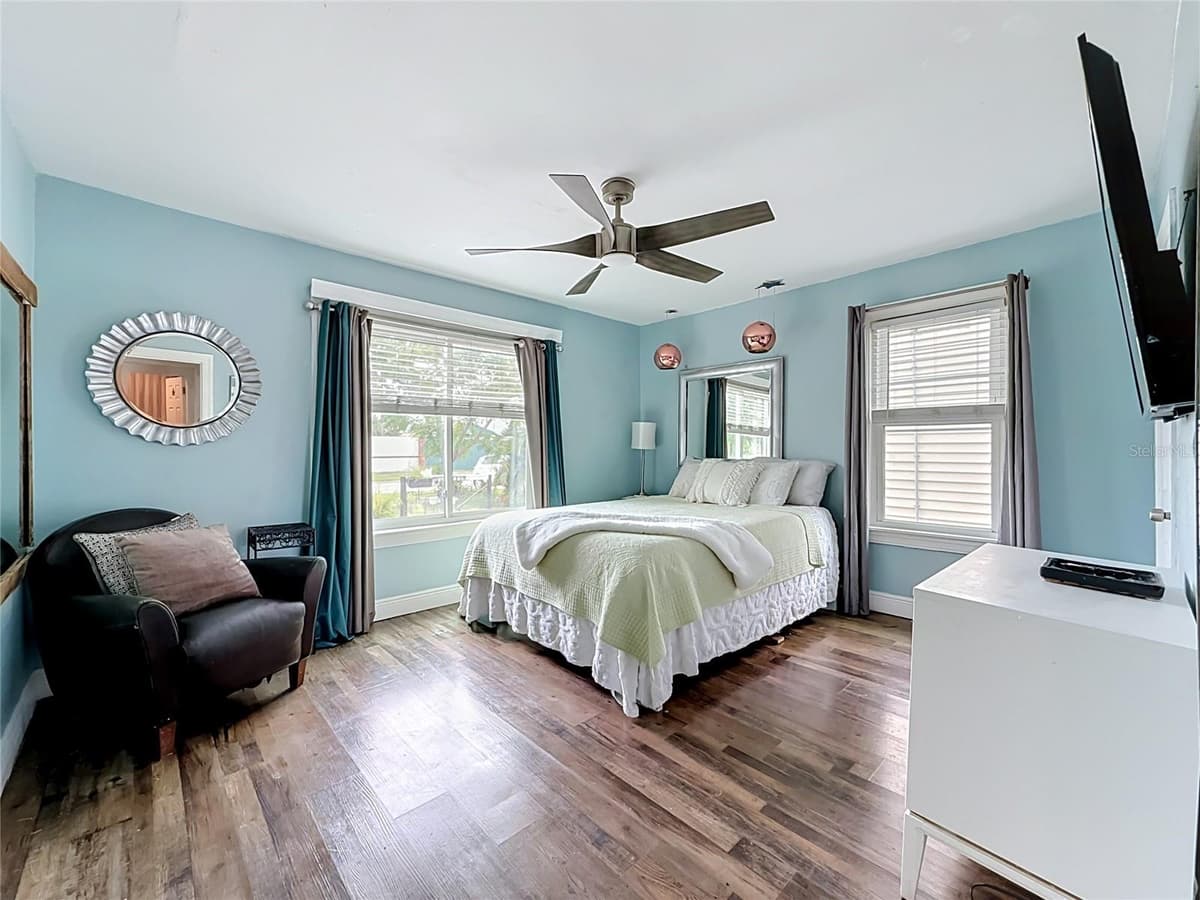 4831 FAIRFIELD AVENUE — photo 7 of 48