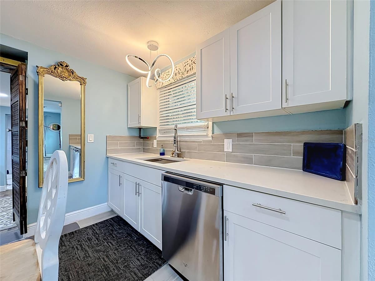 4831 FAIRFIELD AVENUE — photo 5 of 48