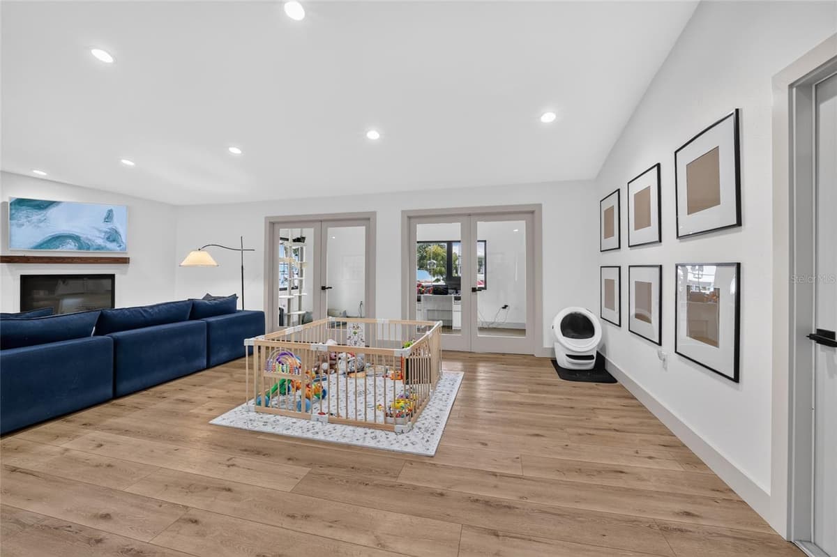 232 KINGS BAY DR — photo 15 of 65