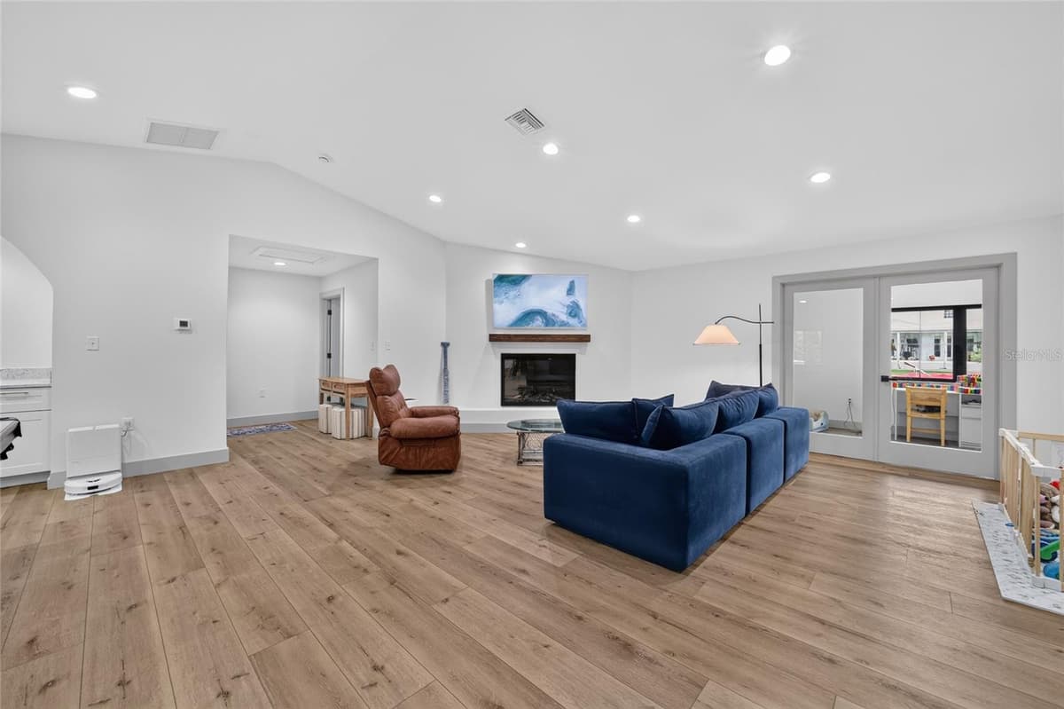 232 KINGS BAY DR — photo 42 of 65