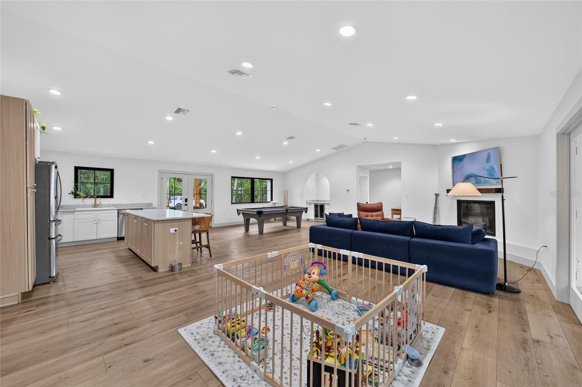 232 KINGS BAY DR — photo 18 of 65