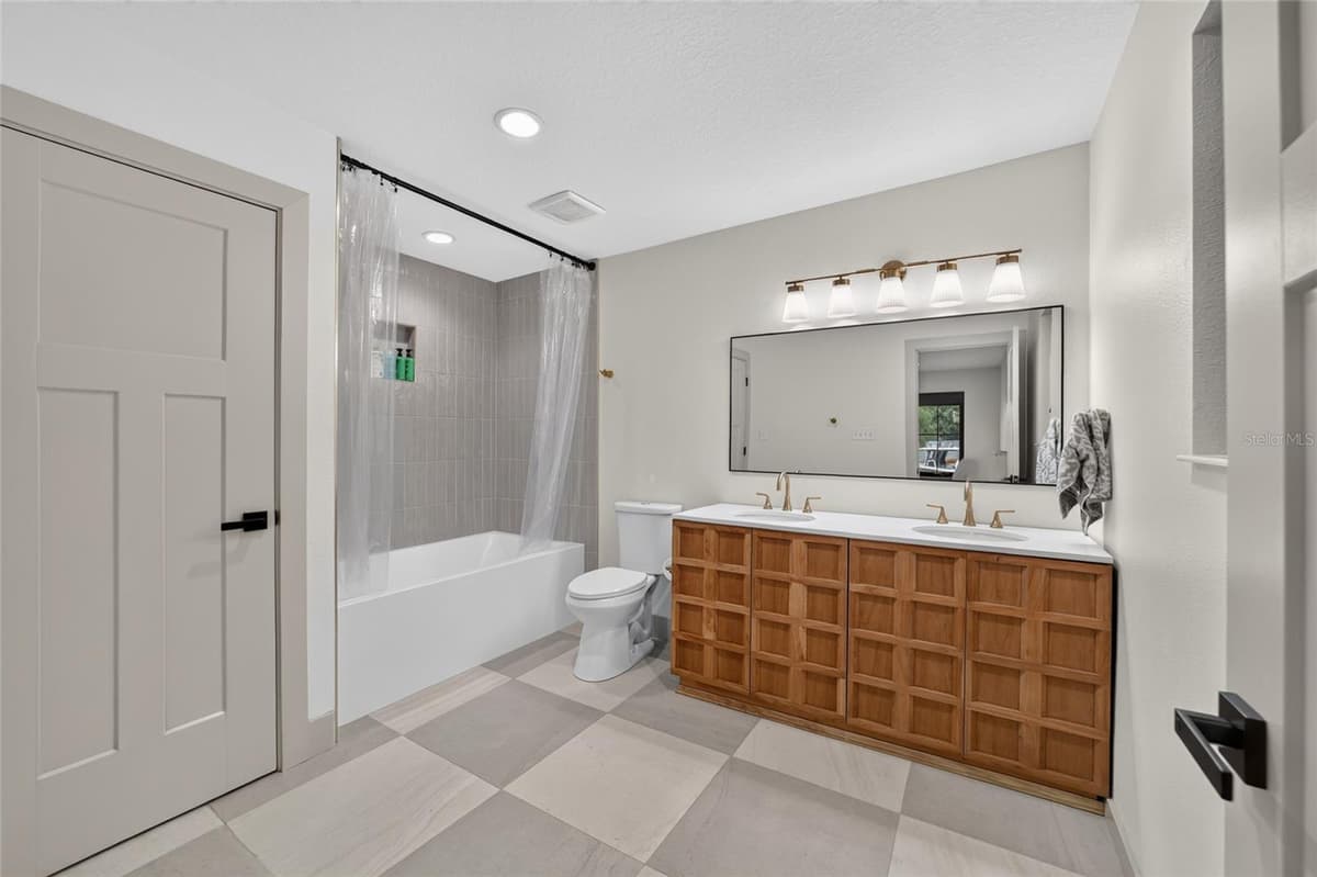 232 KINGS BAY DR — photo 33 of 65