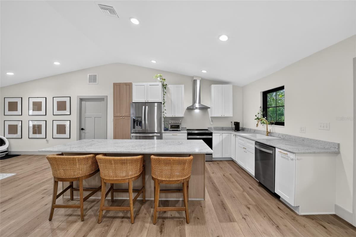232 KINGS BAY DR — photo 8 of 65