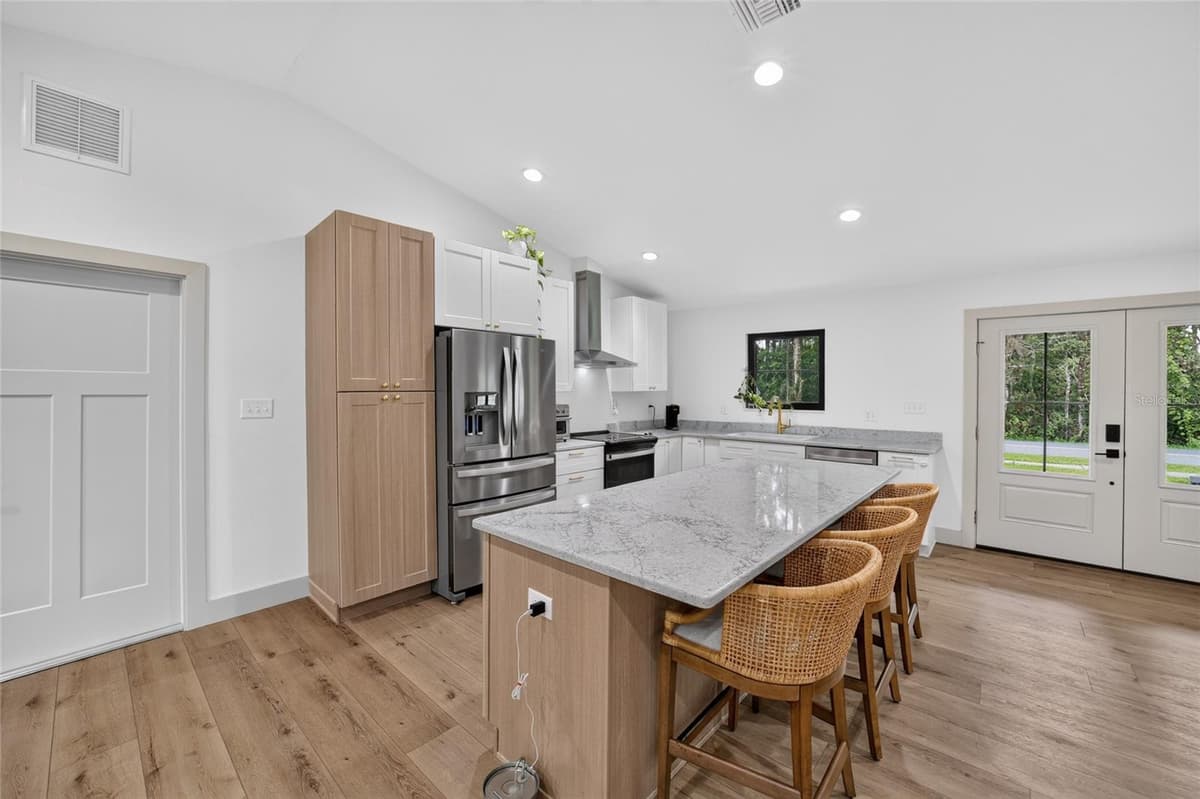 232 KINGS BAY DR — photo 9 of 65