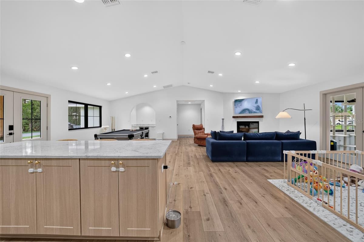 232 KINGS BAY DR — photo 17 of 65