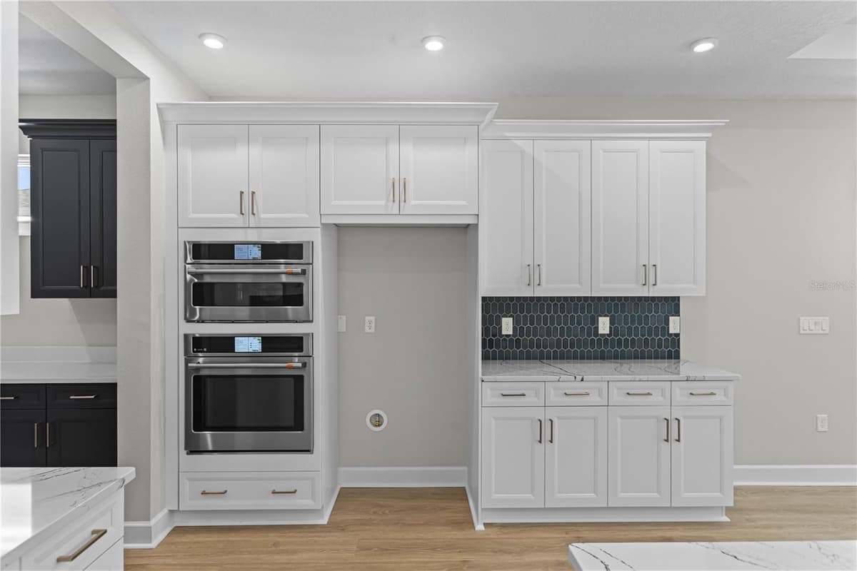 956 CLUB CRESSWIND DRIVE — photo 7 of 42