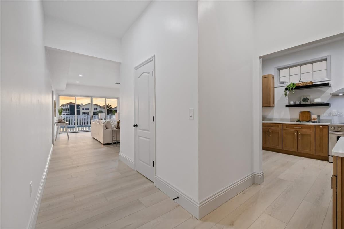 6121 BAYSIDE DRIVE — photo 32 of 91