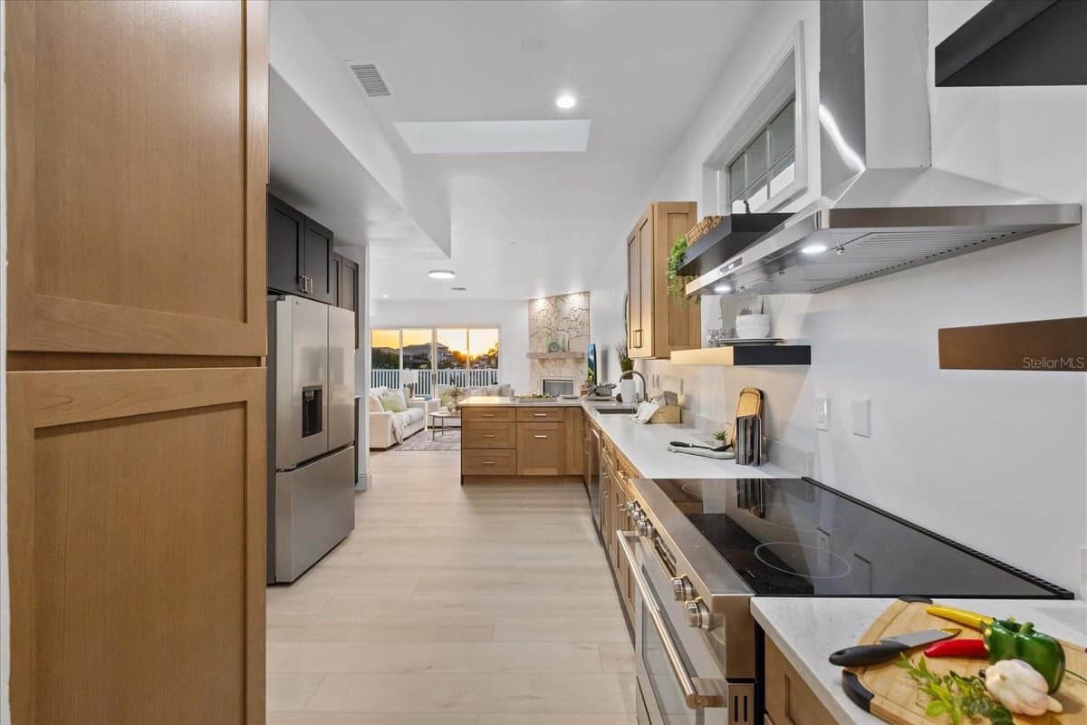 6121 BAYSIDE DRIVE — photo 9 of 91