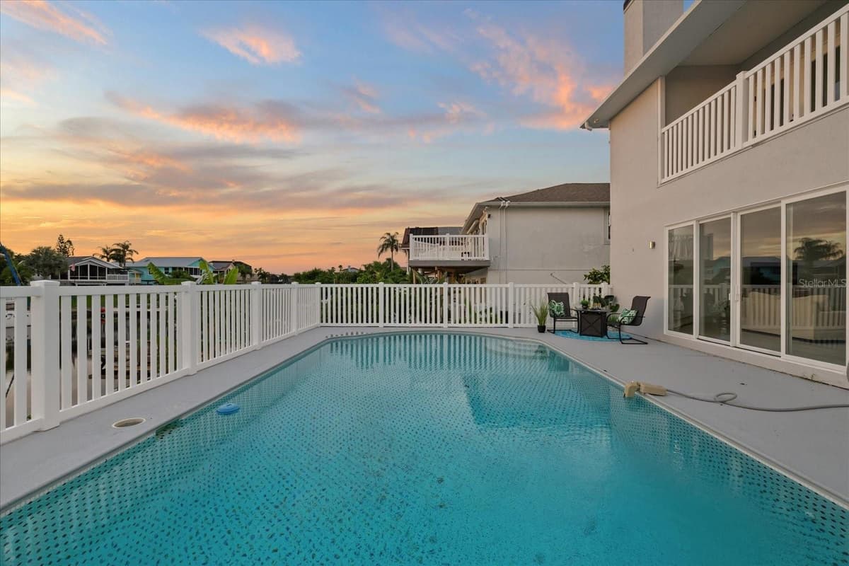 6121 BAYSIDE DRIVE — photo 35 of 91