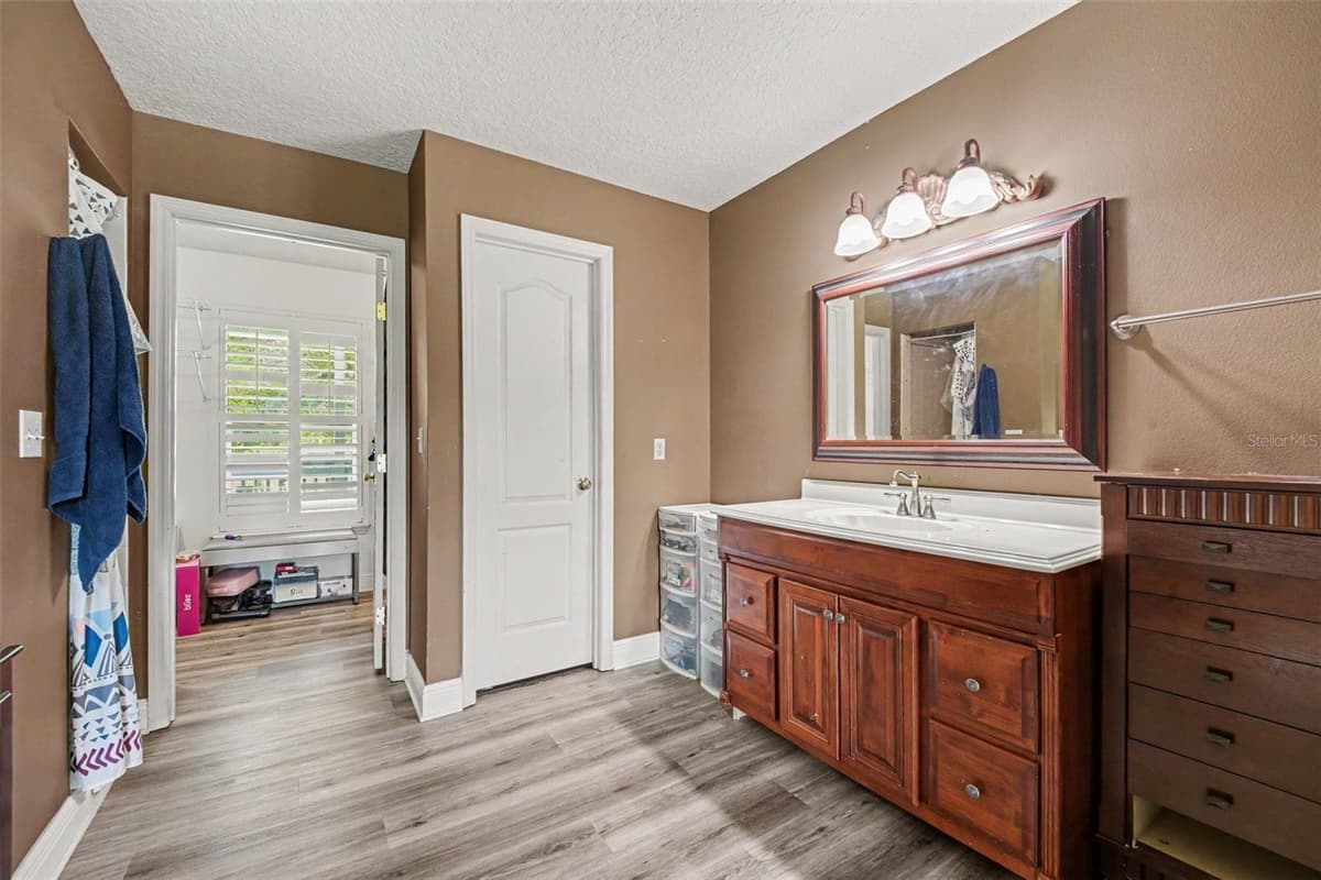 5710 BARNA AVENUE — photo 13 of 33