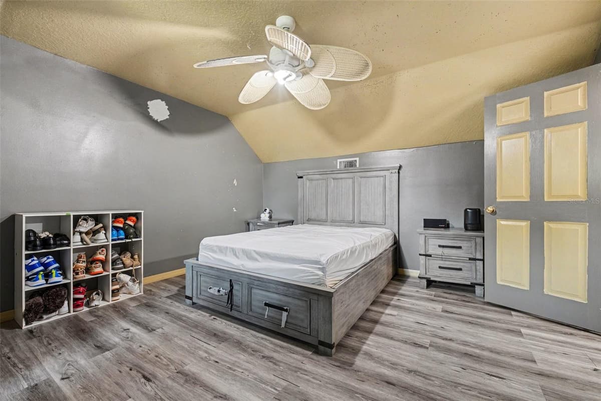 5710 BARNA AVENUE — photo 15 of 33
