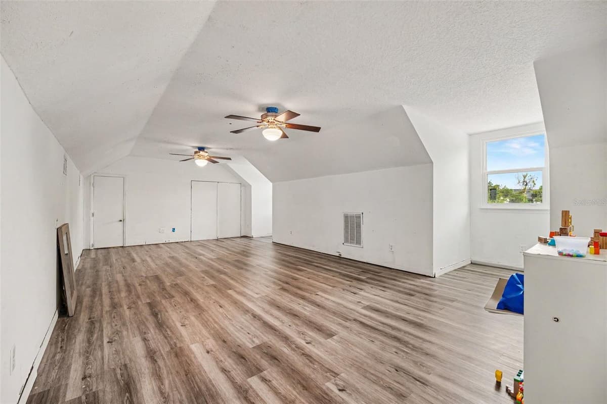5710 BARNA AVENUE — photo 14 of 33