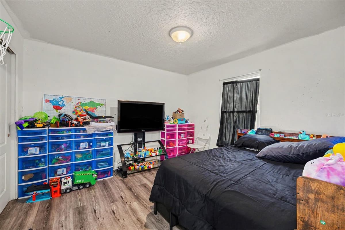 5710 BARNA AVENUE — photo 8 of 33