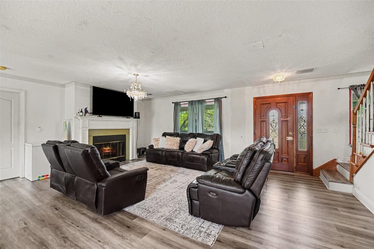 5710 BARNA AVENUE — photo 3 of 33