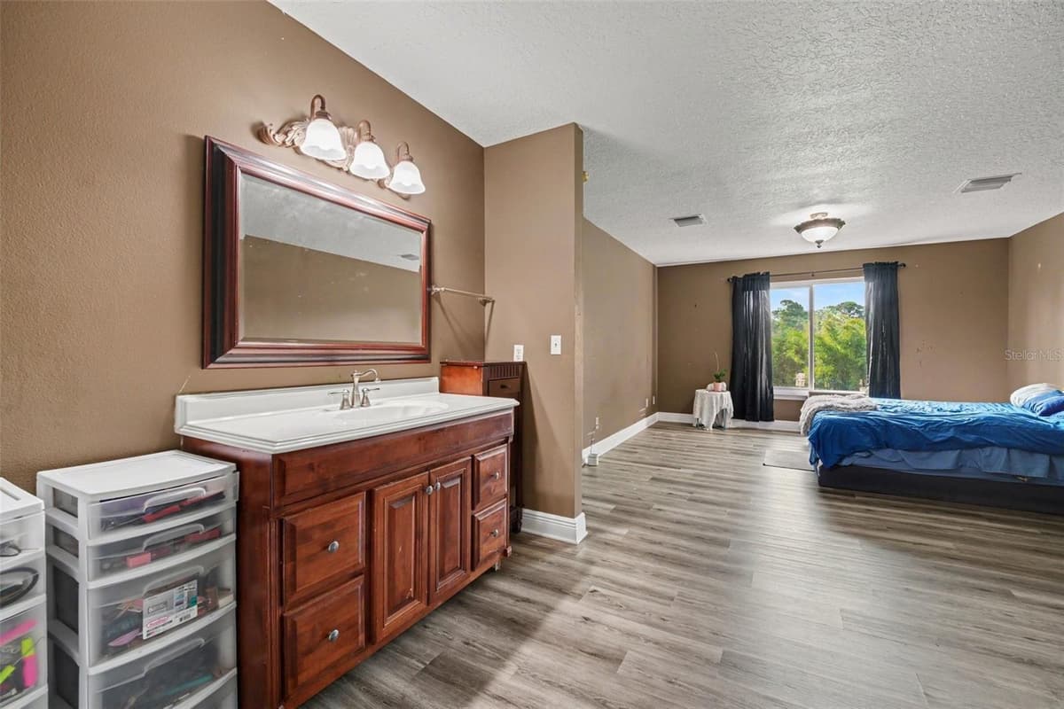 5710 BARNA AVENUE — photo 12 of 33