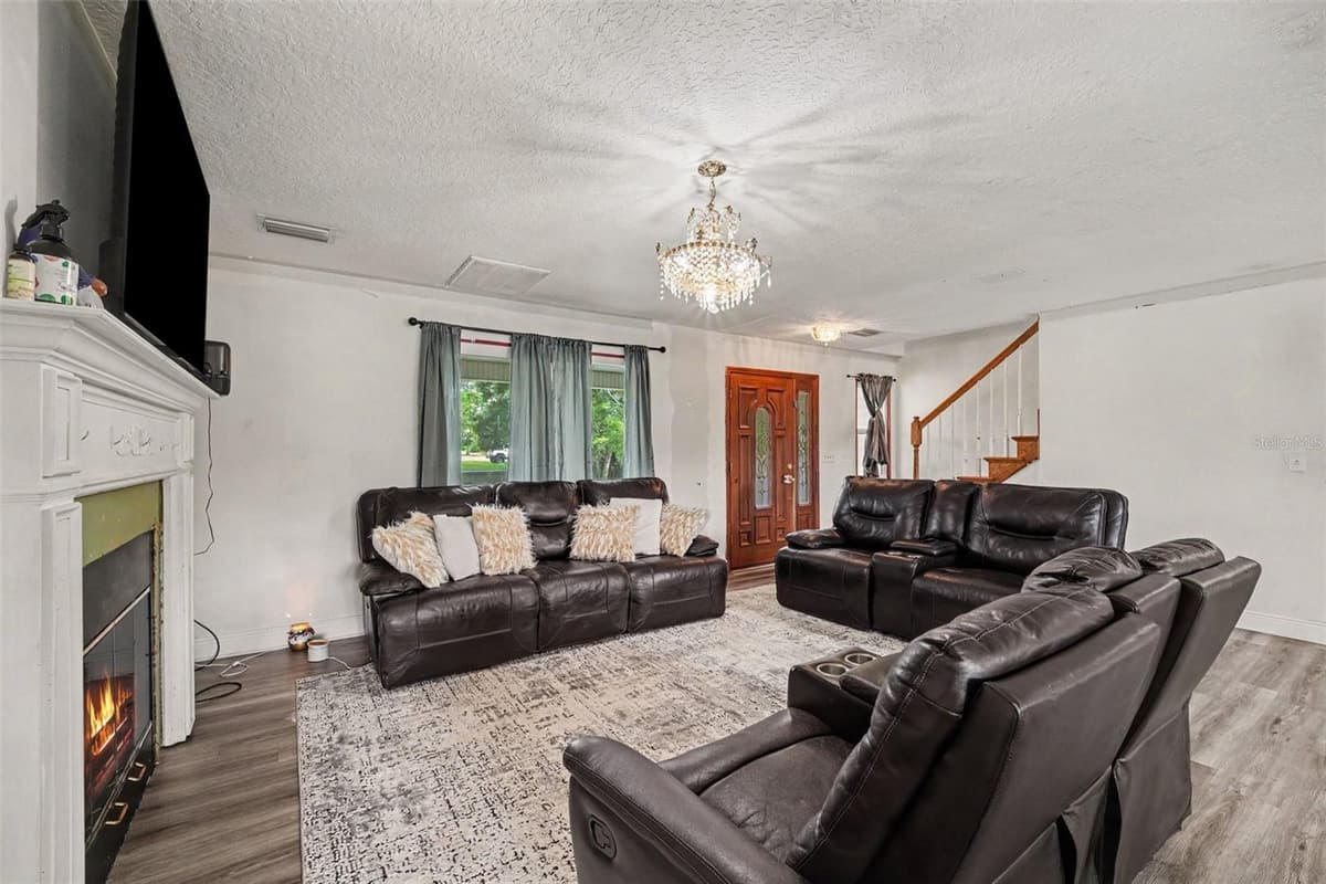 5710 BARNA AVENUE — photo 4 of 33