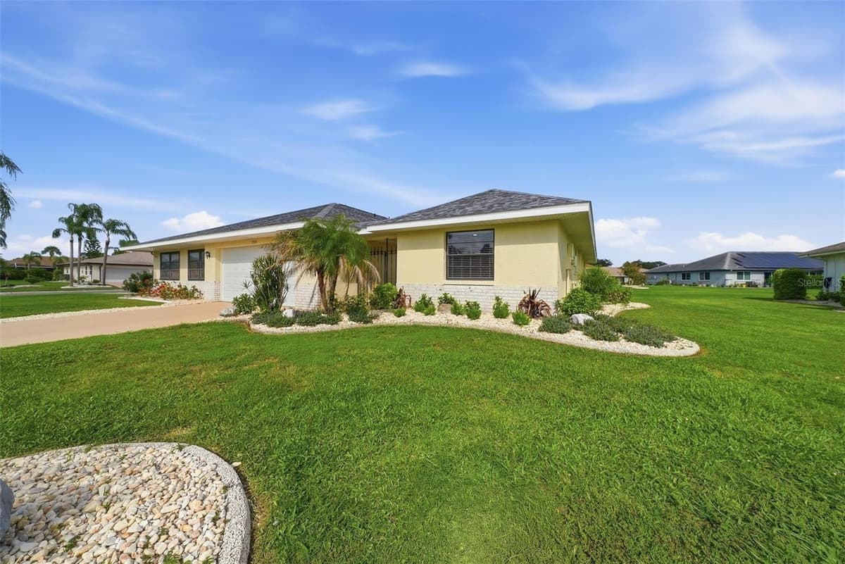 1915 DEL WEBB BOULEVARD — photo 4 of 44