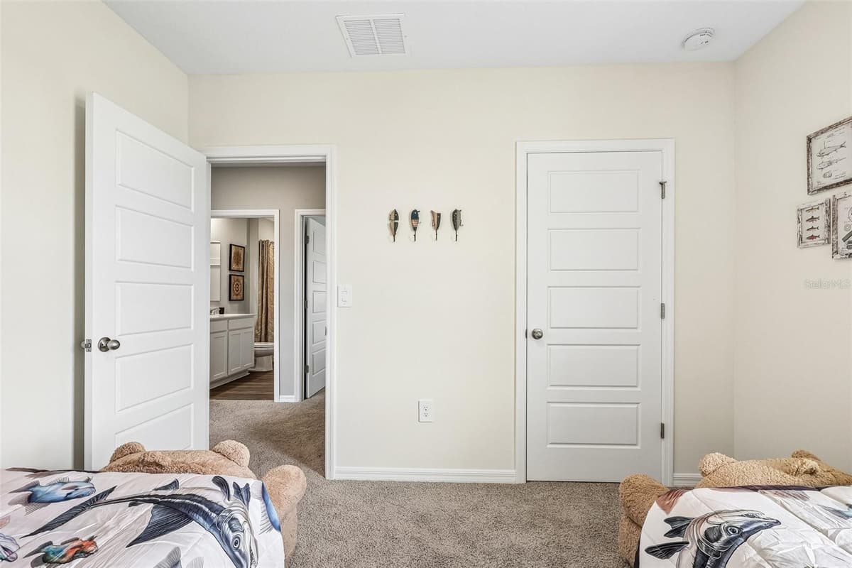 5568 TAVERNA LOOP — photo 31 of 37