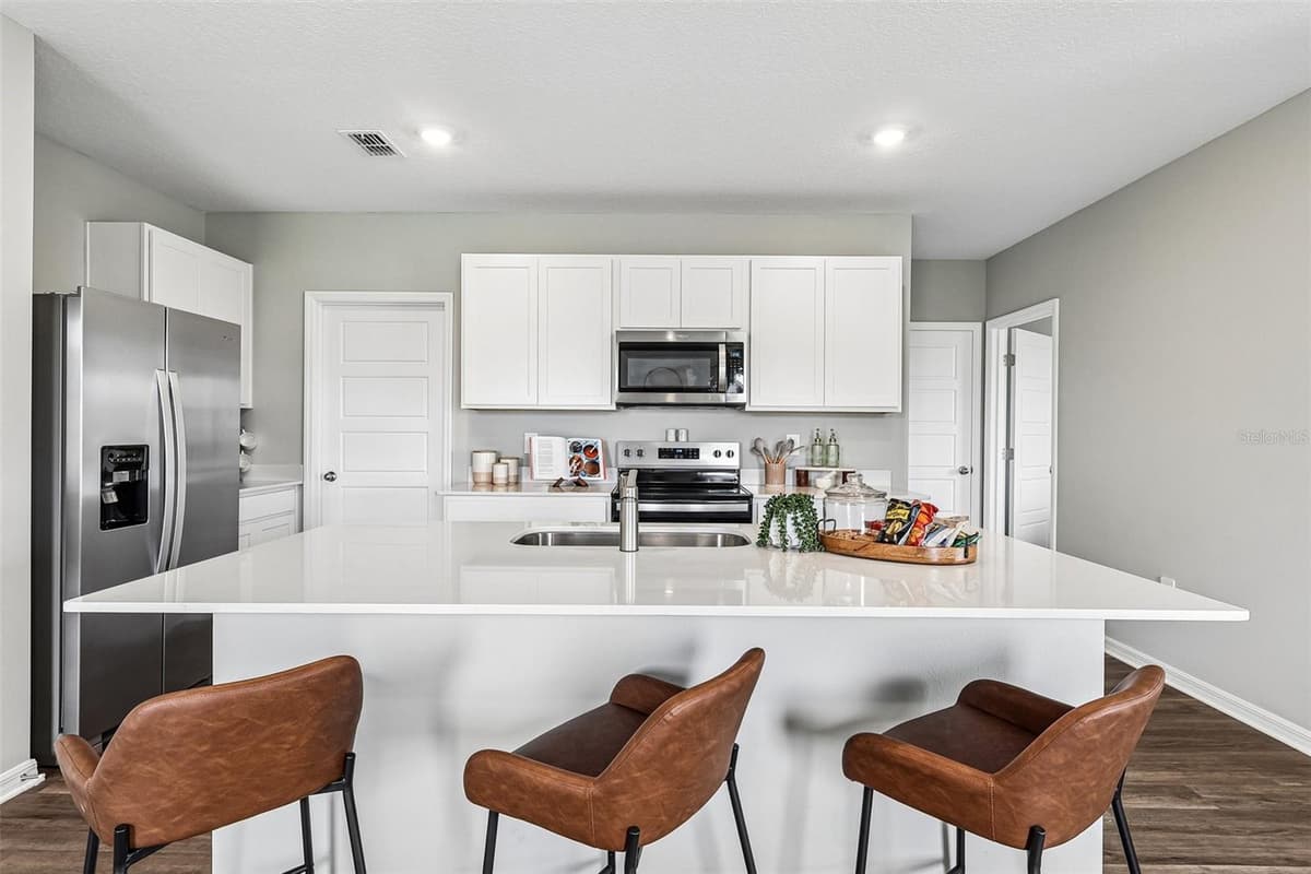 5568 TAVERNA LOOP — photo 14 of 37