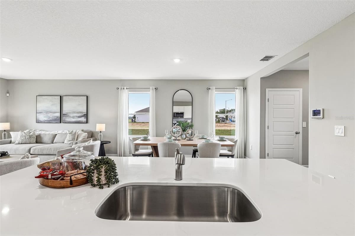 5568 TAVERNA LOOP — photo 13 of 37
