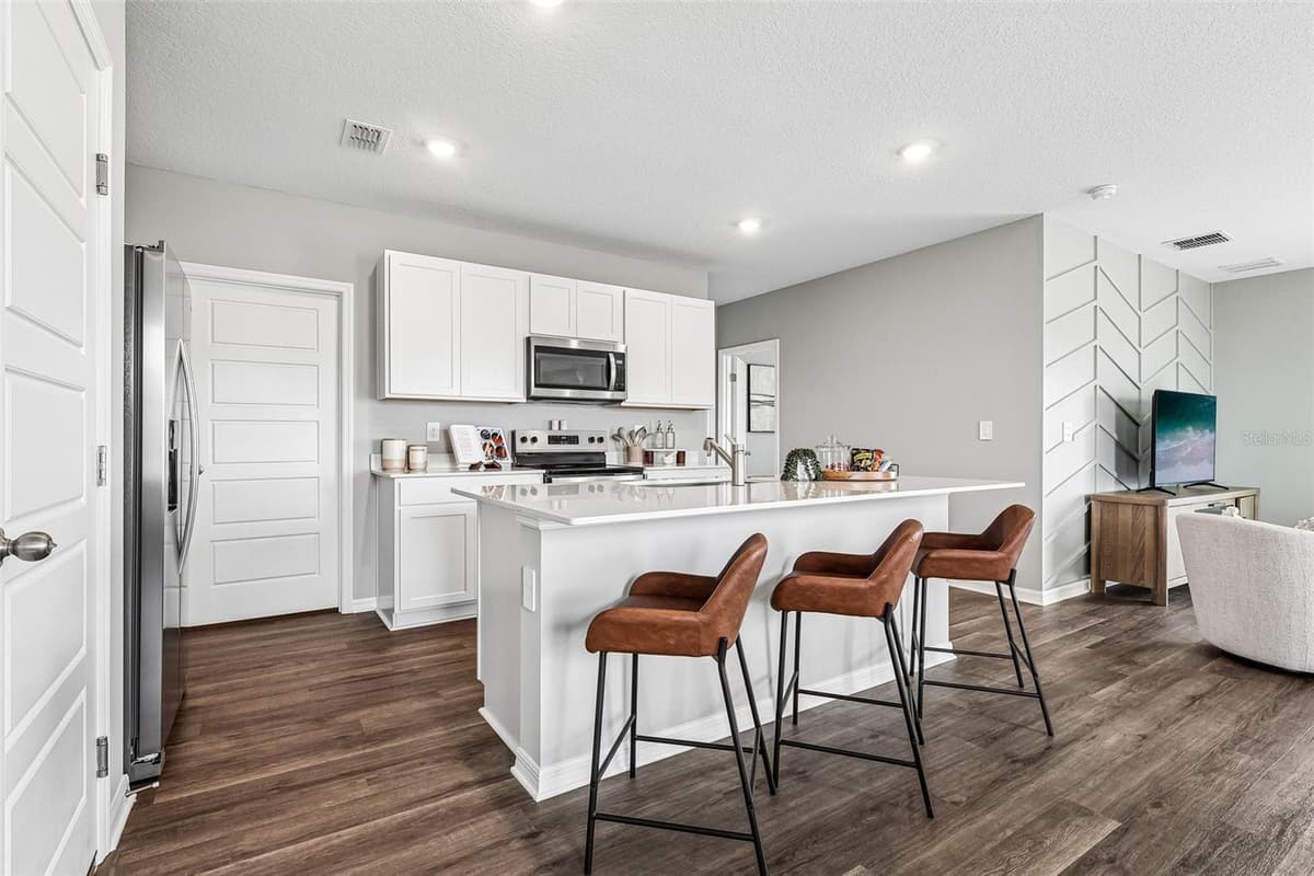 5568 TAVERNA LOOP — photo 9 of 37