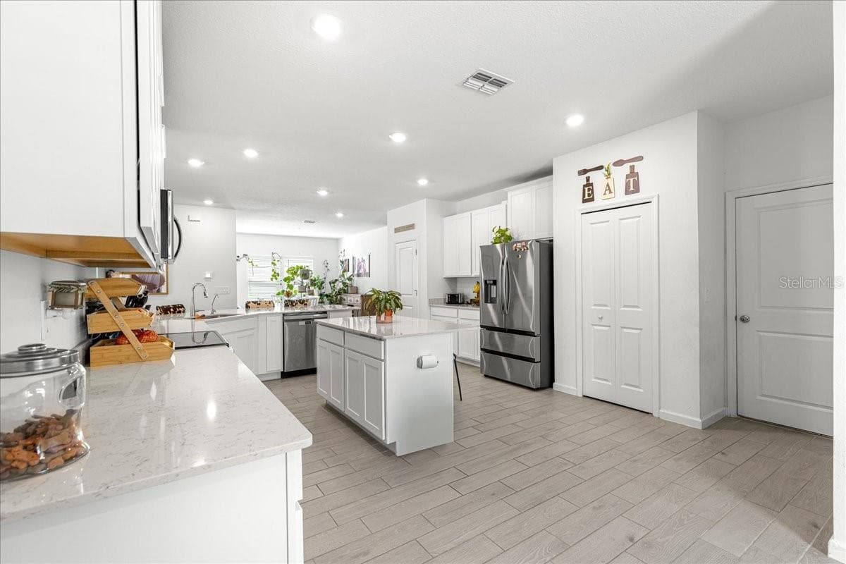 3889 33RD TERRACE — photo 8 of 40