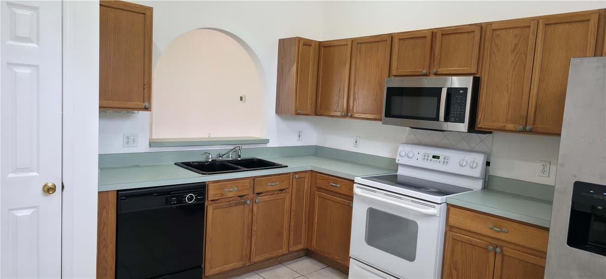 2160 EOLA COURT — photo 3 of 39