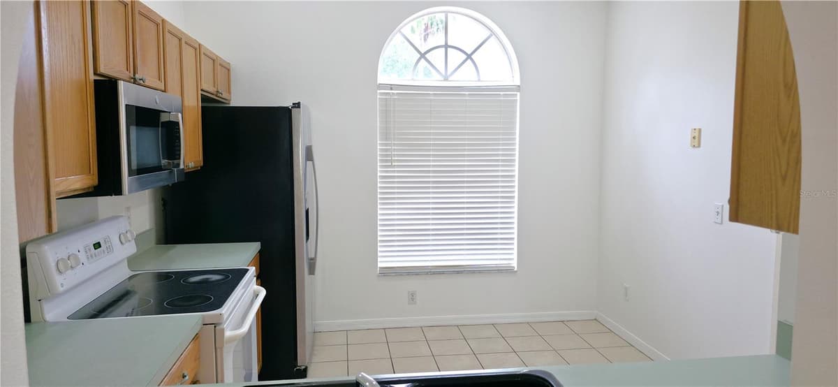 2160 EOLA COURT — photo 8 of 39
