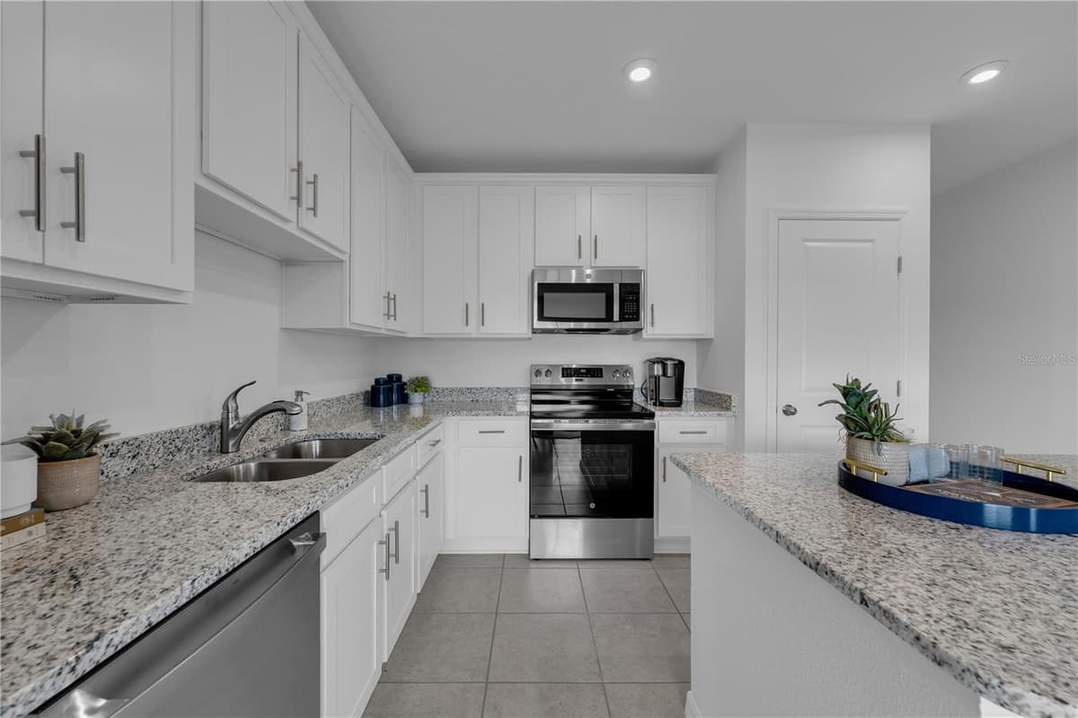 208 CUBAN ROYAL PALM WAY — photo 7 of 45