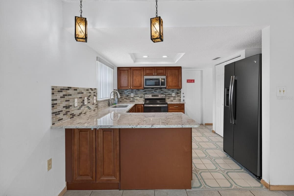 9615 TOWANDA LANE — photo 12 of 41