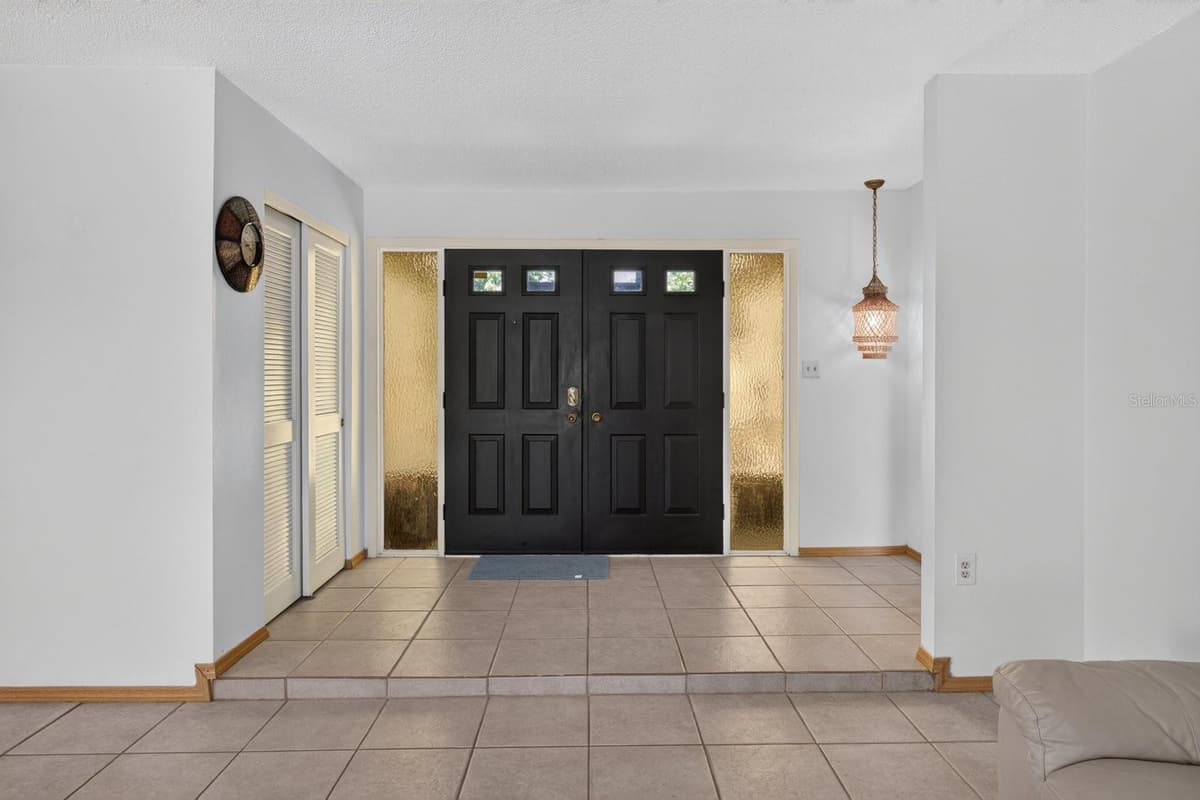 9615 TOWANDA LANE — photo 8 of 41